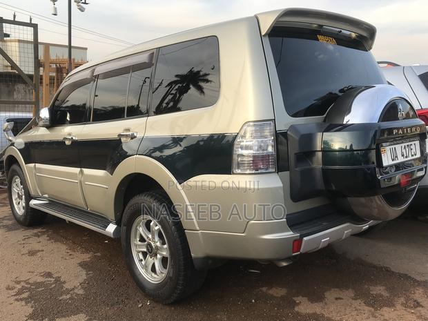 Mitsubishi Pajero 2010 Gold