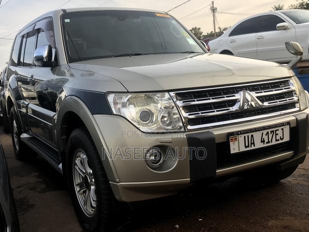 Mitsubishi Pajero 2010 Gold
