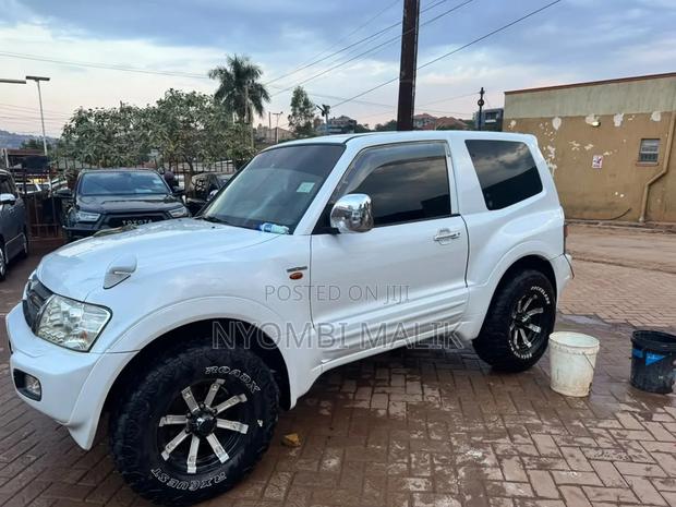 Mitsubishi Pajero 2005 White
