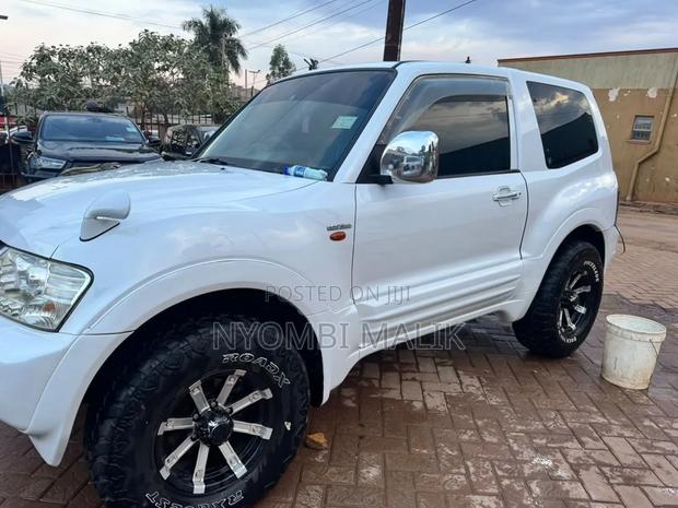 Mitsubishi Pajero 2005 White