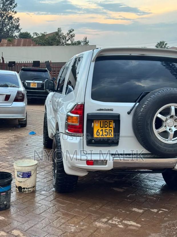 Mitsubishi Pajero 2005 White