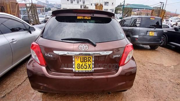 Toyota Vitz 2012 Maroon