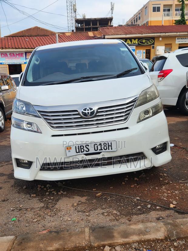 Toyota Vanguard 2012 White