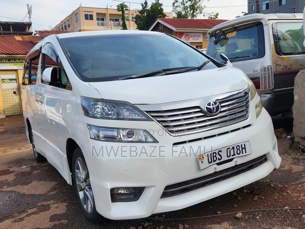 Toyota Vanguard 2012 White
