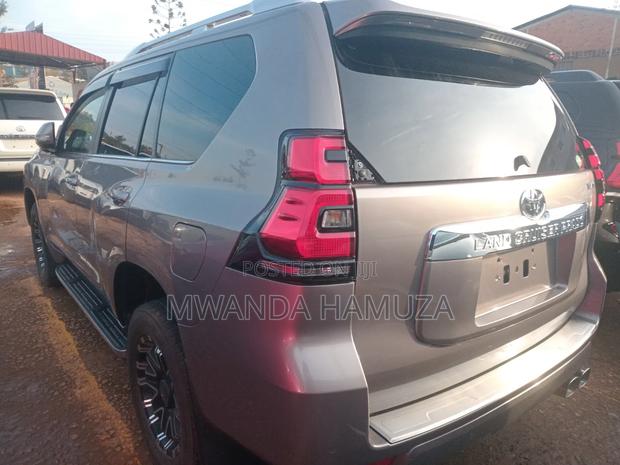 Toyota Land Cruiser Prado 2018 Brown
