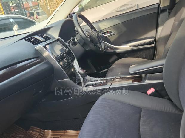 Toyota Premio 2018