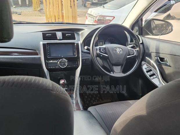 Toyota Premio 2018