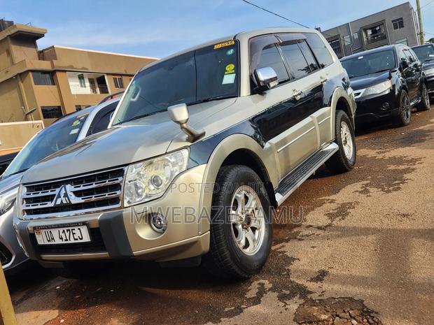 Mitsubishi Pajero 2011 Gold