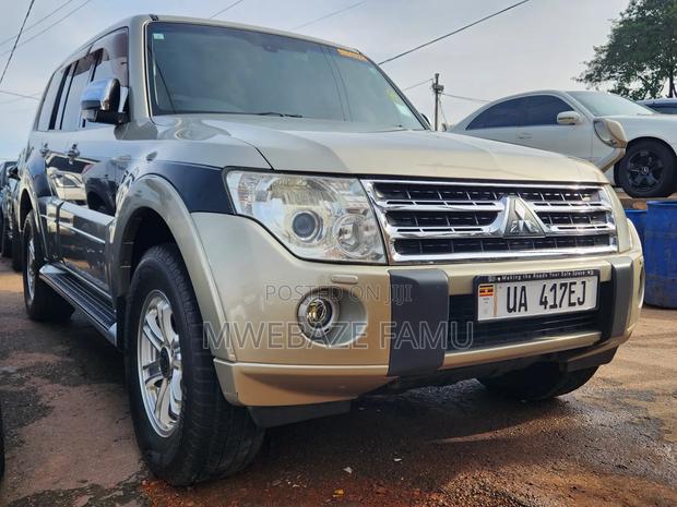 Mitsubishi Pajero 2011 Gold