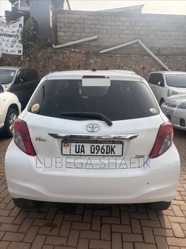 Toyota Vitz 2010 White