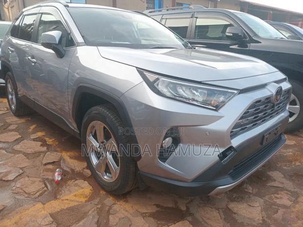 Toyota RAV4 2021 Silver