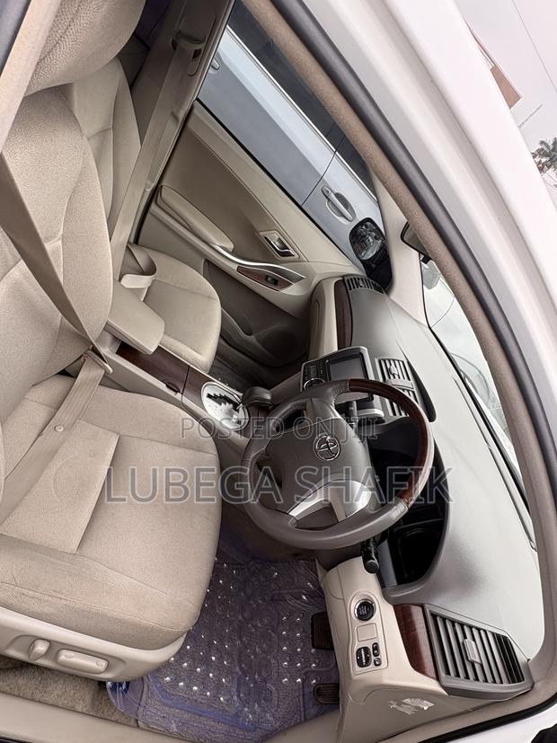 Toyota Premio 2011