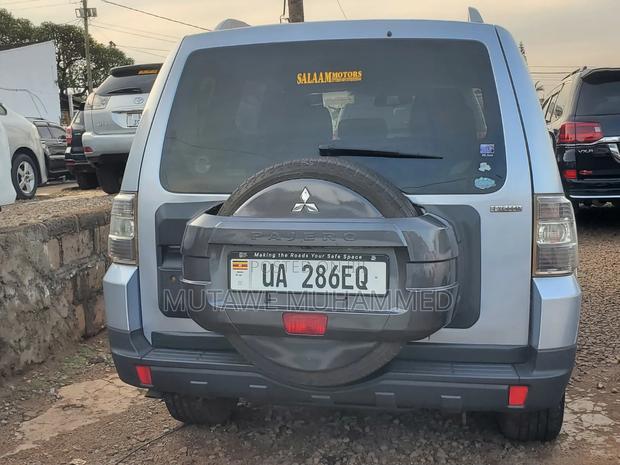 Mitsubishi Pajero 2010 Silver