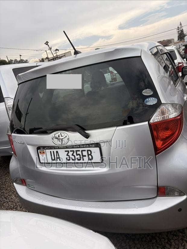 Toyota Ractis 2012 Silver