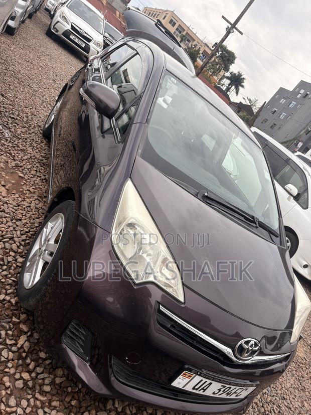Toyota Ractis 2012 Maroon