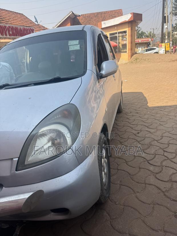 Toyota Fun Cargo 2001 Silver