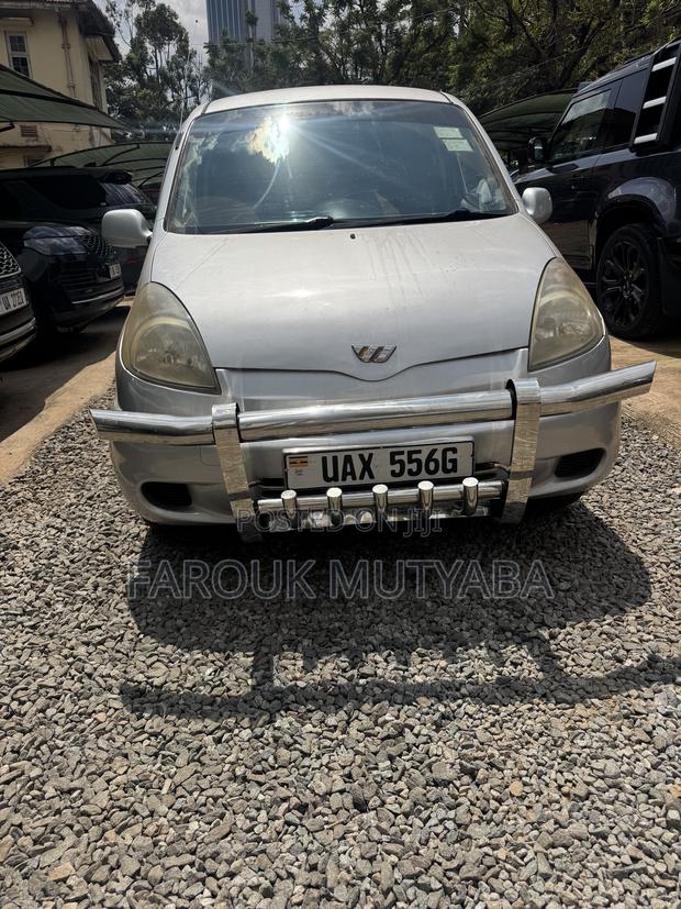 Toyota Fun Cargo 2001 Silver