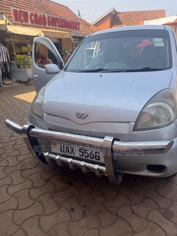 Toyota Fun Cargo 2001 Silver