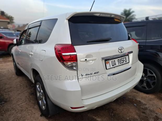 Toyota Vanguard 2012 White