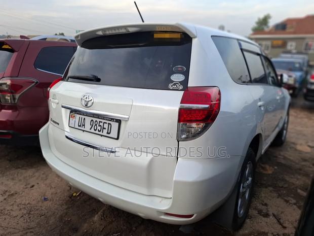 Toyota Vanguard 2012 White