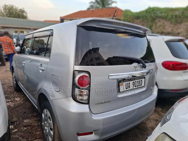 Toyota Corolla Rumion 2011 Silver