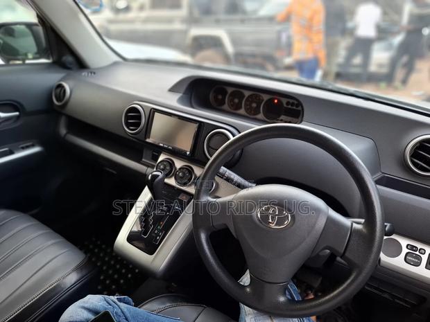 Toyota Corolla Rumion 2011 Silver