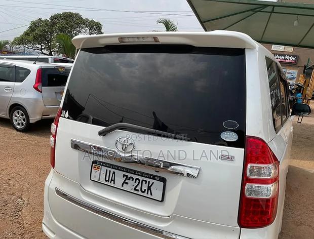 Toyota Noah 2011 White