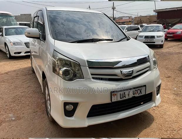Toyota Noah 2011 White