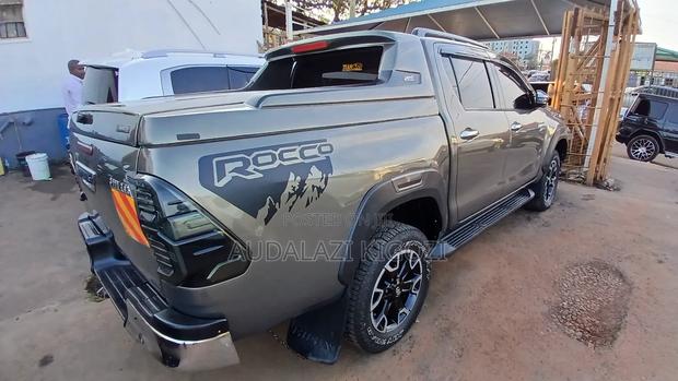 Toyota Hilux 2018 Gray