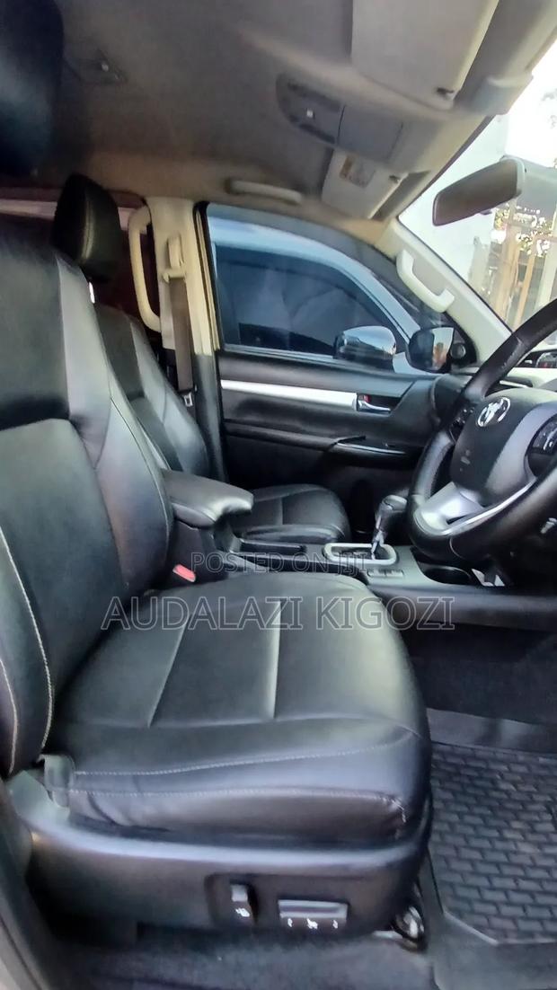 Toyota Hilux 2018 Gray