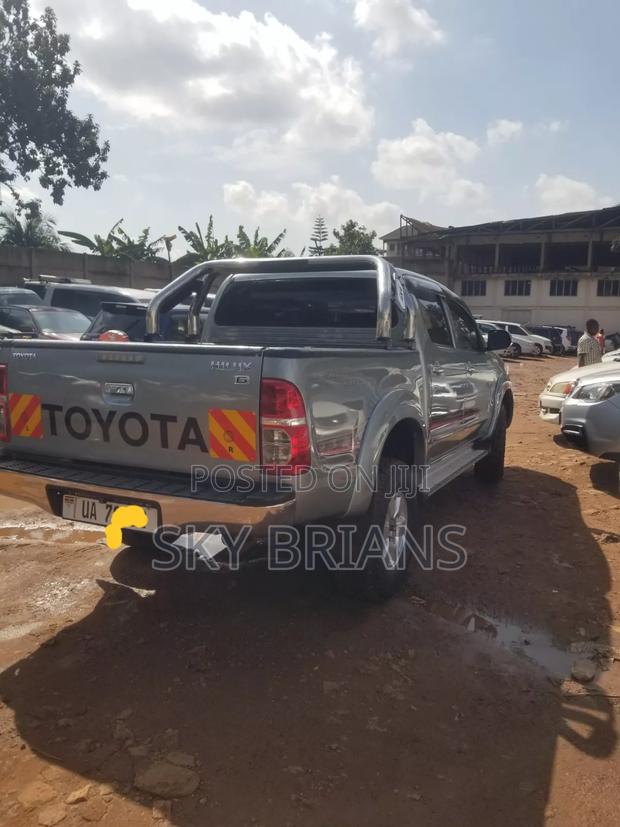 Toyota Hilux 2015 Gray