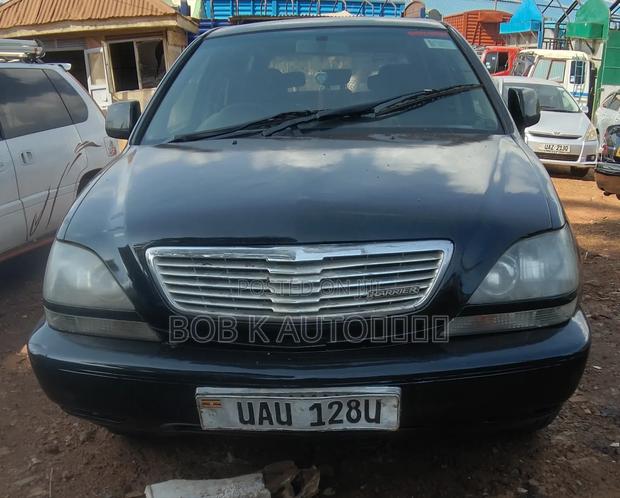 Toyota Harrier 2000 Black