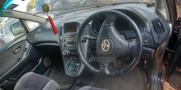 Toyota Harrier 2000 Black