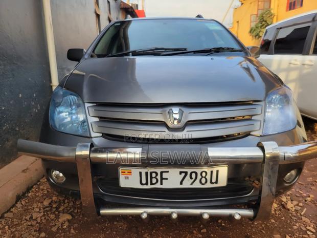 Toyota IST 2006 Silver