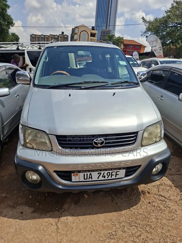 Toyota Noah 2001 Gray