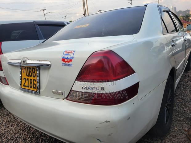 Toyota Mark II 2.0 AWD 2002 White