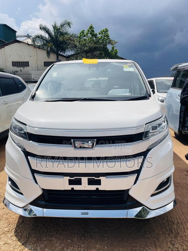 Toyota Noah 2.0 FWD (8 Seater) 2017 White