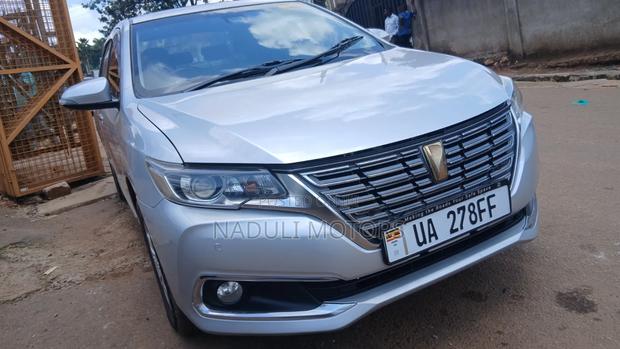 Toyota Premio 2017 Silver