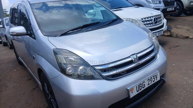 Toyota ISIS 2007 Silver