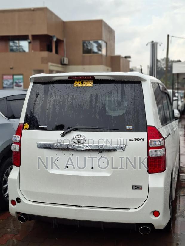 Toyota Noah 2012 White
