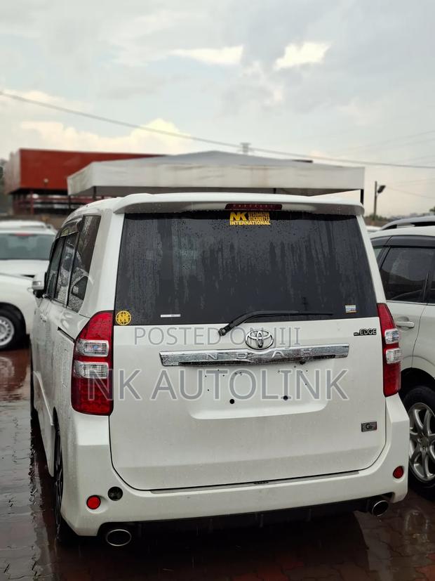 Toyota Noah 2012 White
