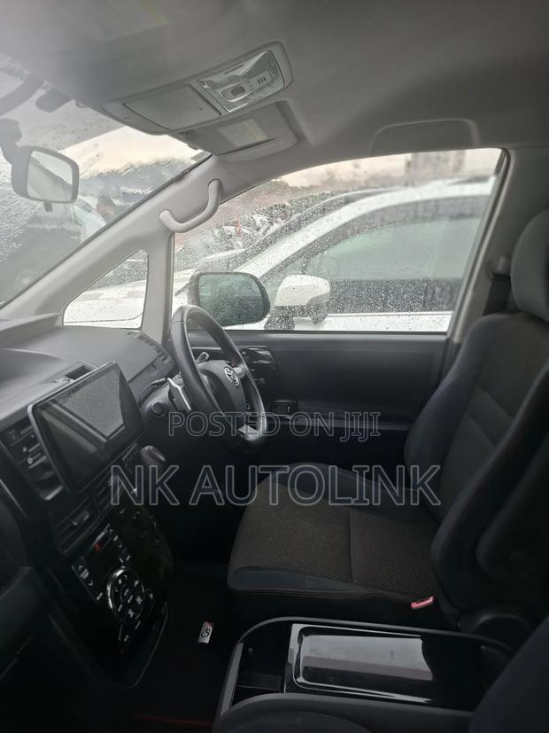 Toyota Noah 2012 White