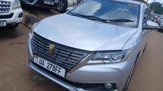 Toyota Premio 2017 Silver