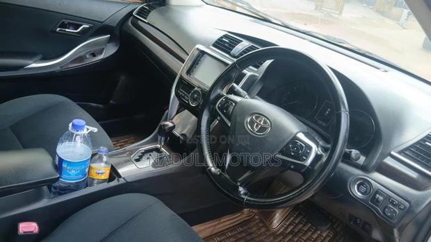 Toyota Premio 2017 Silver