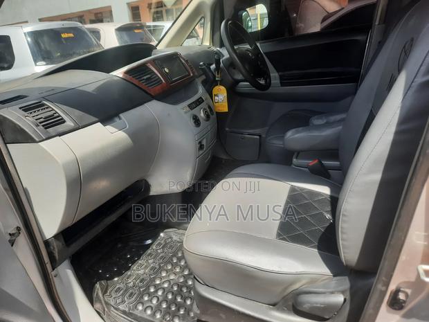 Toyota Noah 2005 Silver