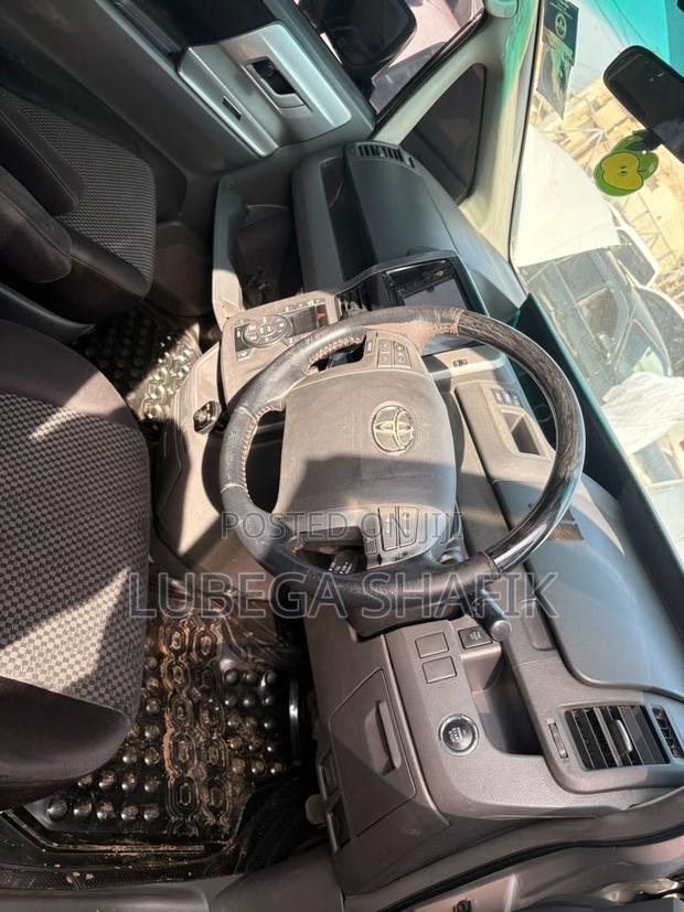 Toyota Noah 2009 Silver