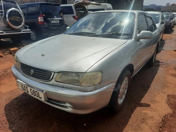 Toyota Corolla 1999 Silver