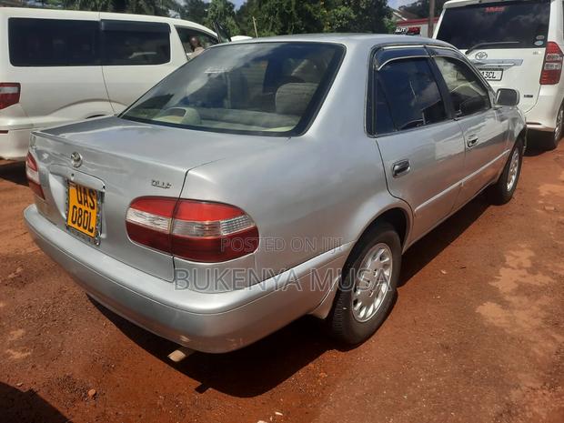 Toyota Corolla 1999 Silver