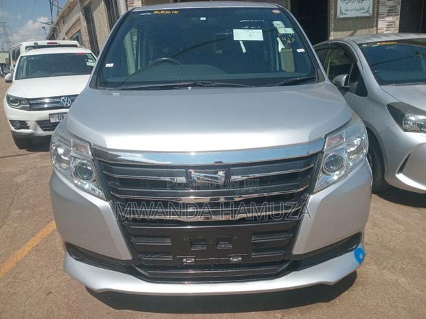 Toyota Noah 2015 Silver