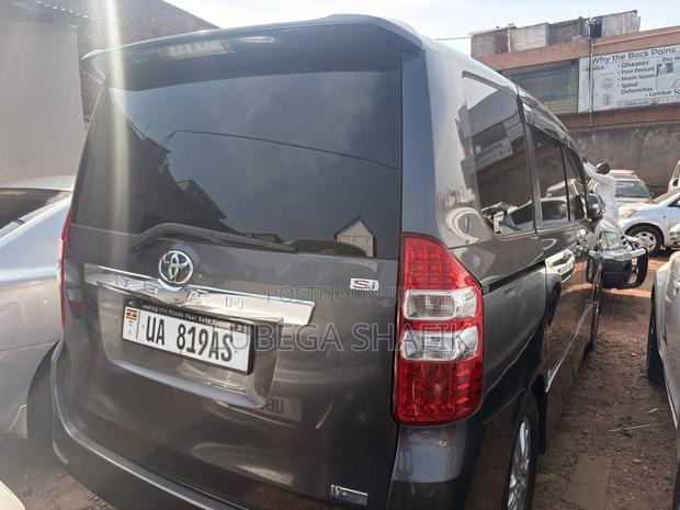 Toyota Noah 2012 Gray